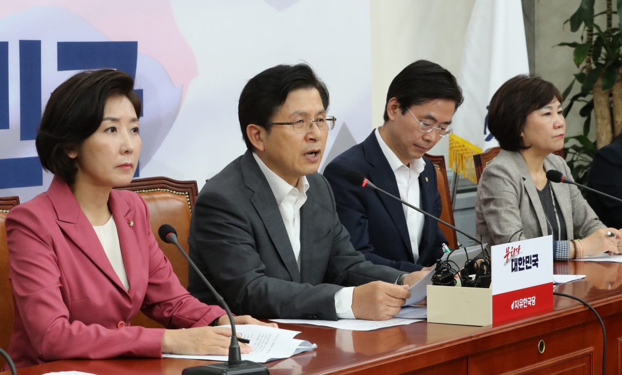 자유한국당 황교안 대표가 2일 국회에서 열린 최고위원회의에서 발언하고 있다. 연합뉴스