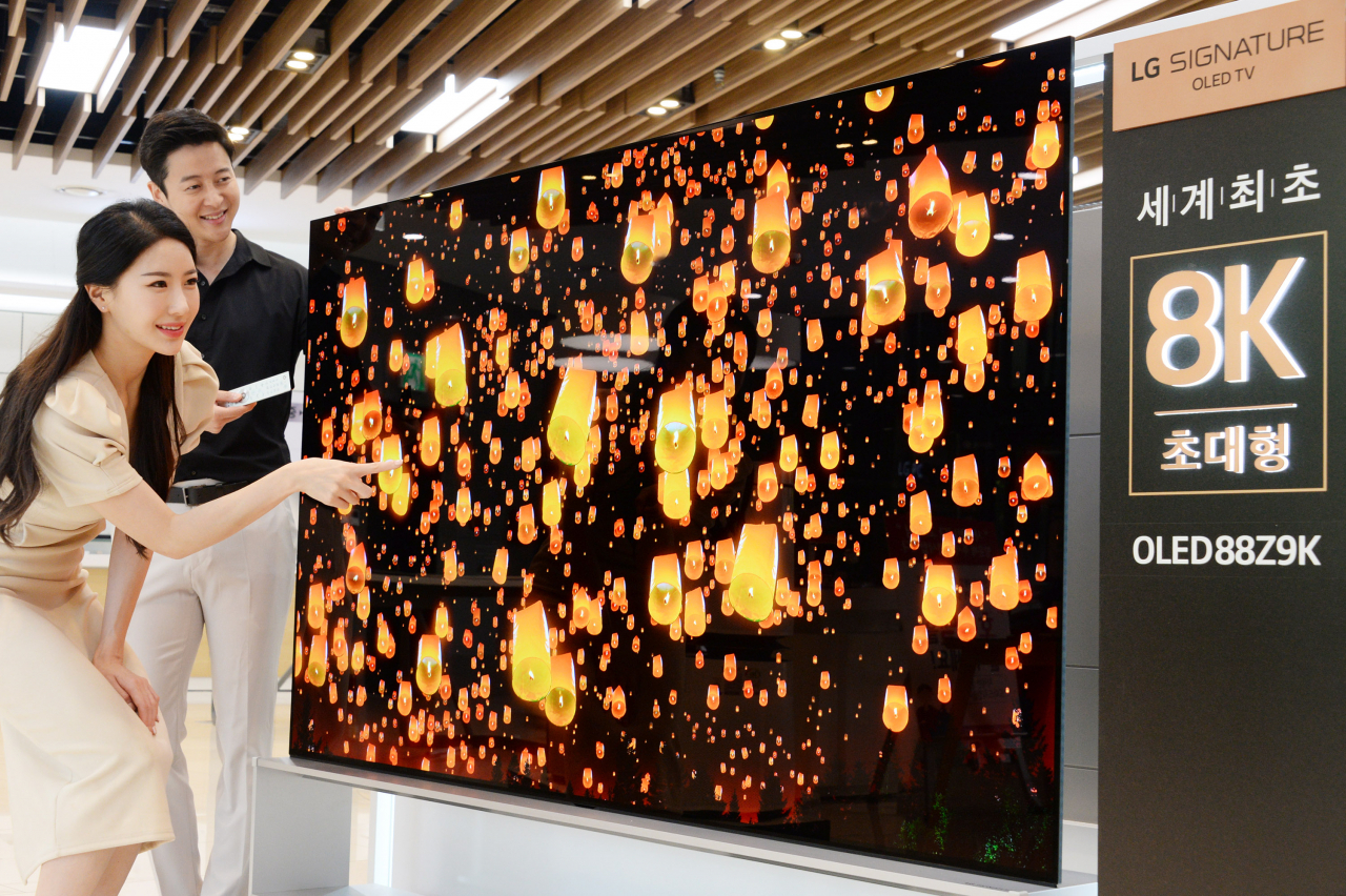 LG전자가 세계 최초로 선보인 8K OLED TV.[LG전자 제공]