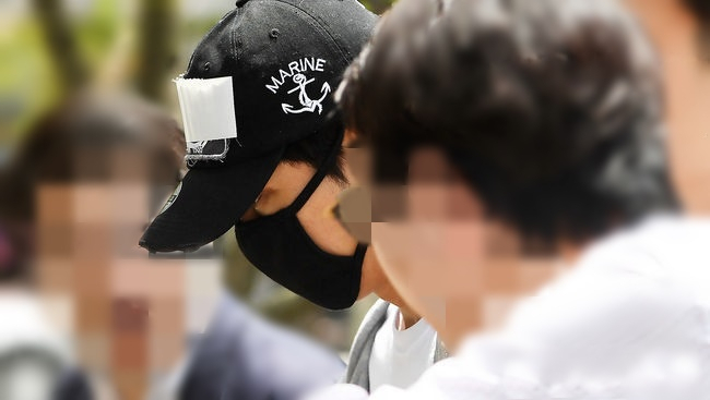 외주 스태프 여성 2명을 성폭행하고 추행한 혐의로 구속 기소 배우 겸 탤런트 강지환(조태규·42)이 2일 첫 재판에서 혐의 대부분을 인정한 반면 범행 당시에 대해서는 ‘기억하지 못한다’는 입장을 거듭 밝혔다. [연합]