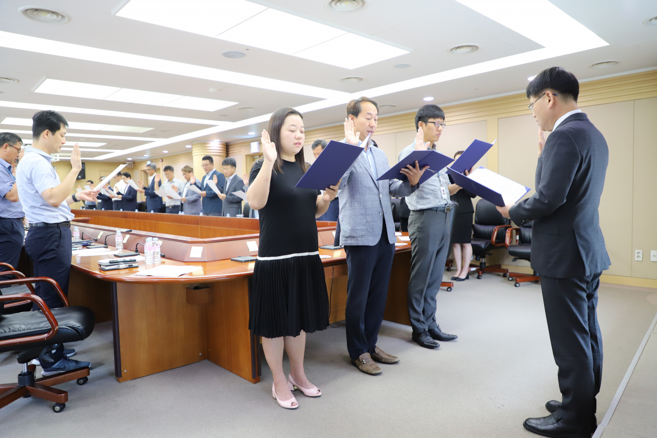 연구개발특구진흥재단 임직원이 존중 일터를 선포하고 있다.[연구개발특구진흥재단 제공]