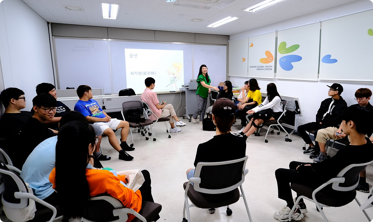 삼성전자서비스 ‘비전 클래스’에 참여한 다문화가정 자녀들이 교육에 참여하고 있다.[삼성전자서비스 제공]