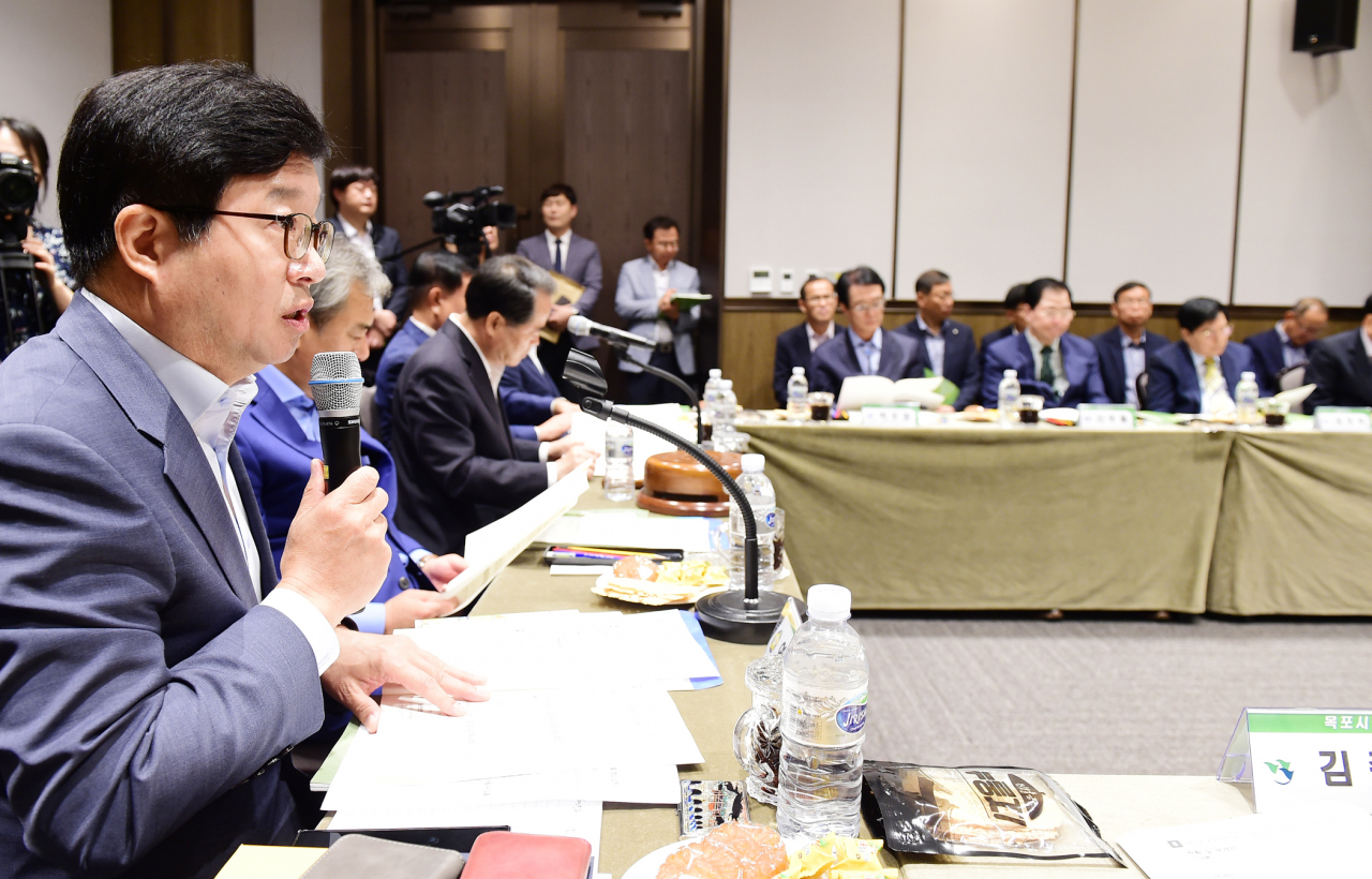 염태영 시장이 전남시장군수협의회 회의에서 발언하고 있다. [수원시 제공]