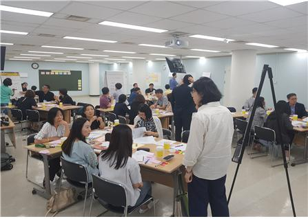 서울시민복지기준2.0 평가체계 구축을 위한 시민단체 원탁회의 모습. [서울시 제공]