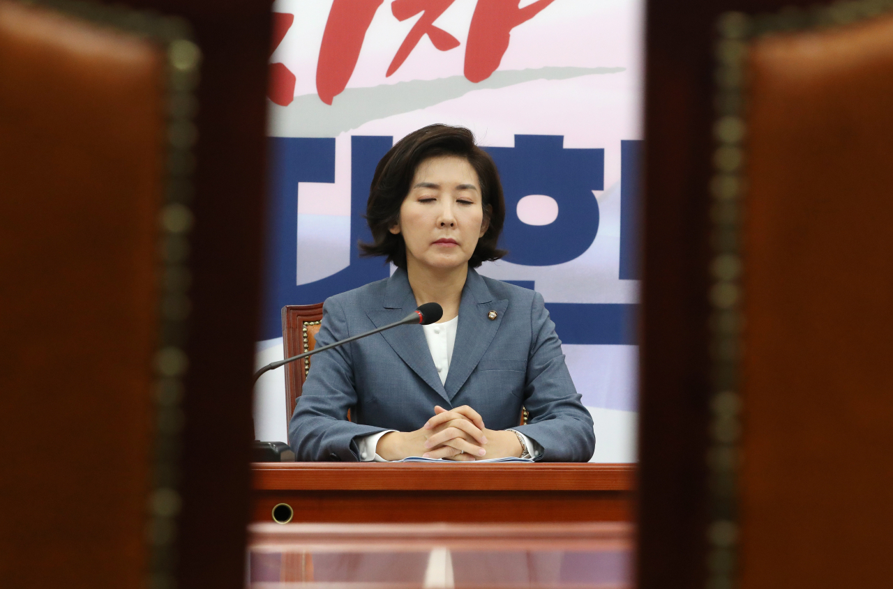 자유한국당 나경원 원내대표가 5일 오전 국회에서 열린 최고위원회의에서 잠시 생각에 잠겨 있다. 연합뉴스