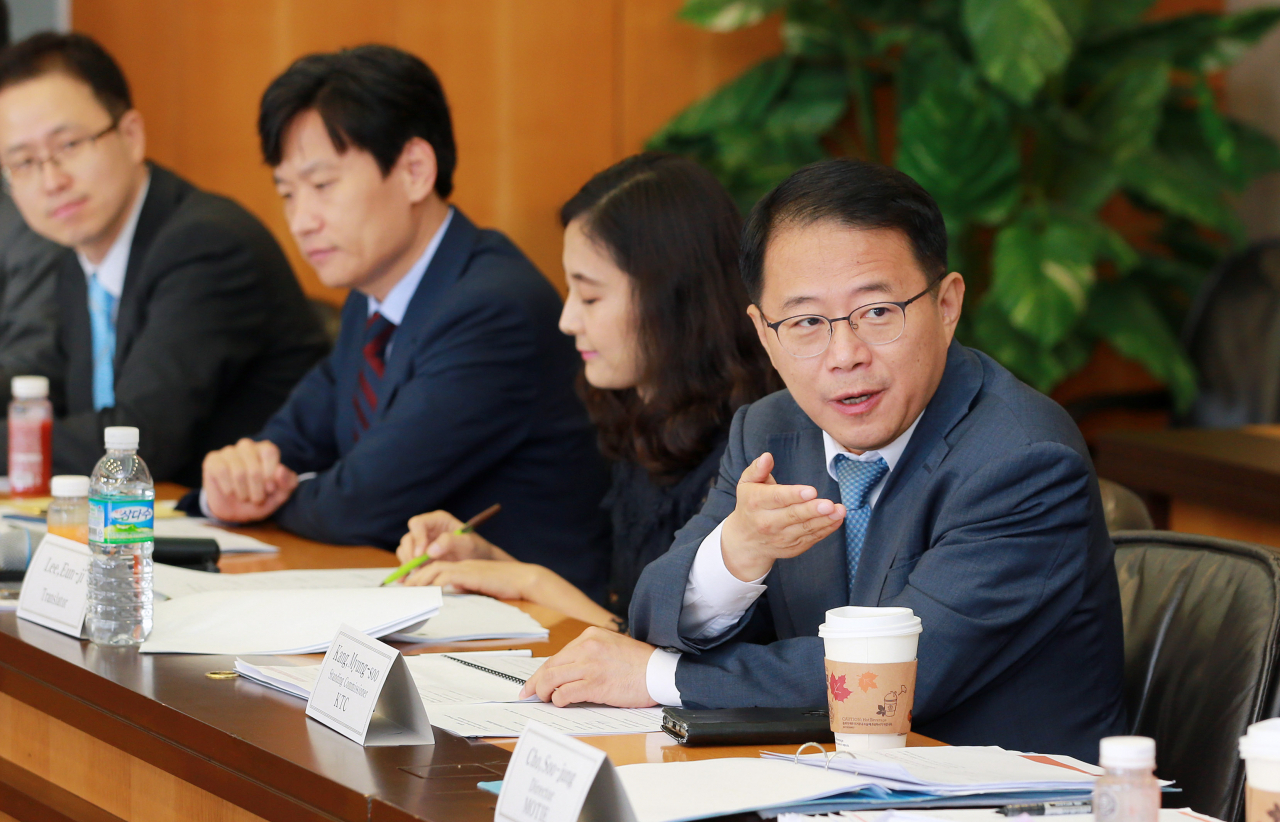 강명수 산업통상자원부 무역위원회 상임위원(수석대표)이 5일 서울 무역센터애서 열린 제19차 무역구제협력회의 및 제4차 한-중 무역구제이행위에 참석, 인사말을 하고 있다. ［산업통상자원부 제공］