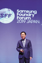 삼성전자 정은승 파운드리 사업부장이 4일 일본 도쿄 인터시티홀에서 열린 ‘삼성 파운드리 포럼 2019 재팬’에서 기조연설을 하고 있다. [삼성전자 제공]