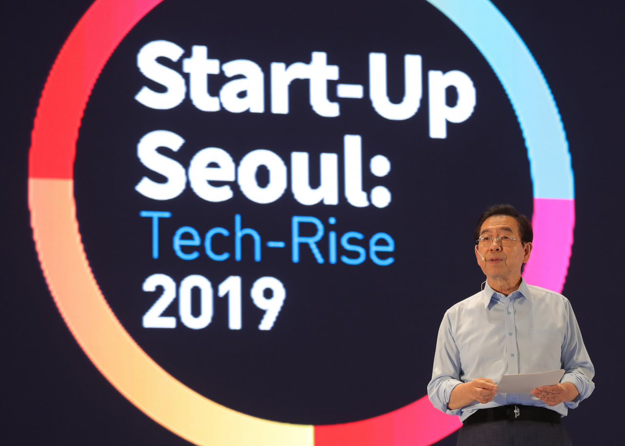 박원순 서울시장이 5일 오후 서울 중구 동대문디자인플라자에서 열린 'Start-Up Seoul 2019' 개막식에서 환영사를 하고 있다. [연합]
