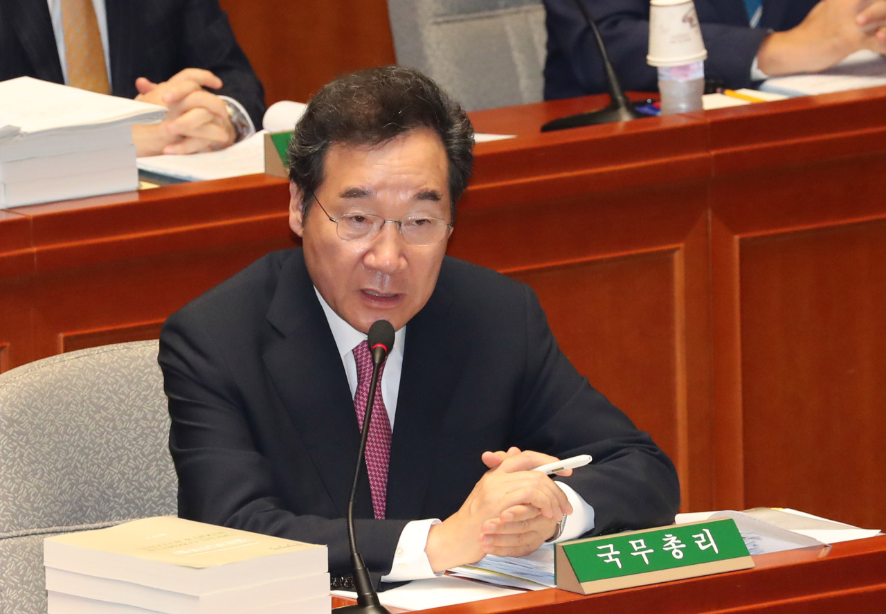 Prime Minister Lee Nak-yon speaks at the National Assembly on Thursday. Yonhap
