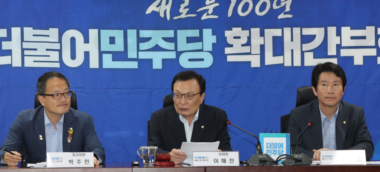 더불어민주당 이해찬 대표가 6일 오전 국회 의원회관에서 열린 확대간부회의에서 발언하고 있다. [연합]