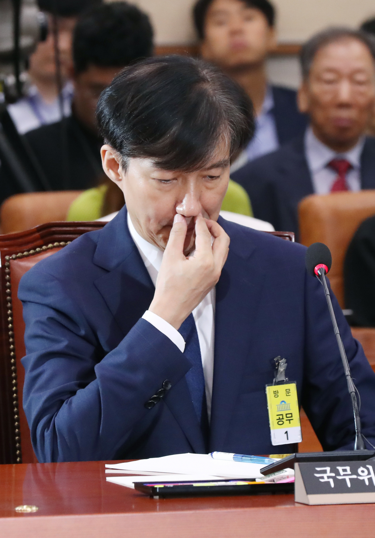 조국 법무부장관 후보자가 6일 오전 서울 여의도 국회에서 열린 인사청문회에서 후보자 난감한 표정을 짓고 있다. 정희조기자 checho@heraldcorp.com