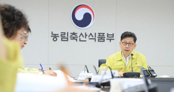김현수 농식품부 장관이 주말인 7일 아침 태풍 '링링' 점검 회의를 주재하고 있다. [농림축산식품부 제공]
