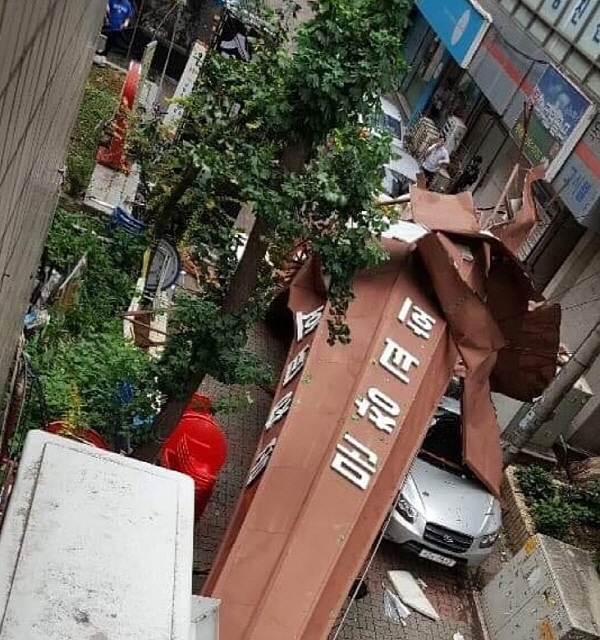 문창교회 첨탑이 추락한 모습 [SNS 캡처]