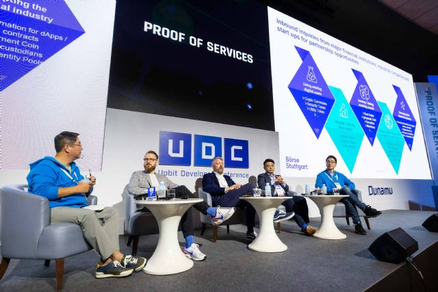 〈사진〉지난 5일 폐막한 업비트 개발자 컨퍼런스2019(UDC 2019)에서 이석우(왼쪽 첫번째) 두나무 대표 사회로 각국 규제 상황에 대한 토론이 진행되는 모습 [두나무 제공]