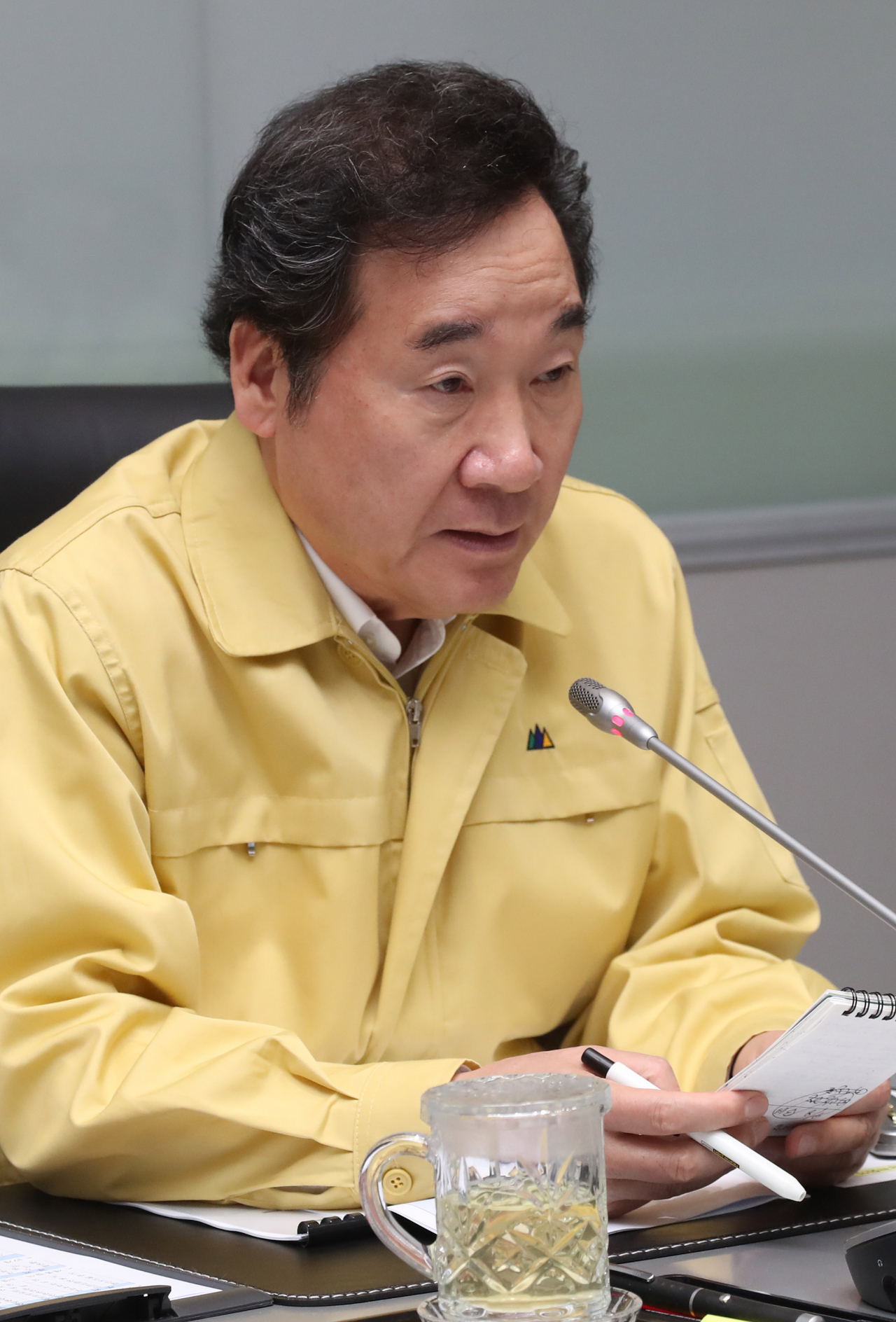 이낙연 국무총리가 휴일인 8일 오후 정부서울청사 중앙재난안전상황실에서 열린 태풍 '링링' 피해복구 관계장관회의에서 모두발언하고 있다. ［연합］