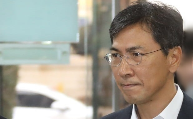 수행 비서를 성폭행 한 혐의로 2심서 법정 구속된 안희정 전 충남도지사에 대한 대법원 상고심이 9일 오전 열린다.. [연합]