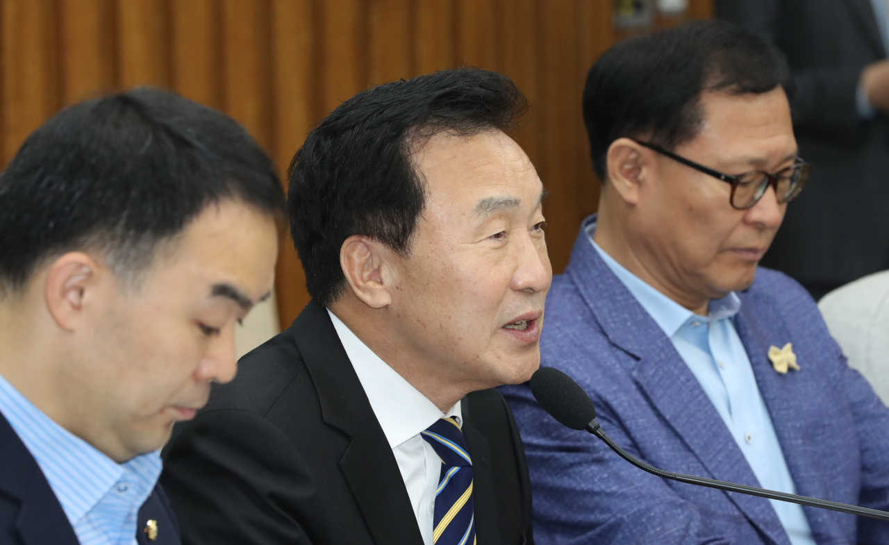 바른미래당 손학규 대표가 9일 오전 국회에서 열린 최고위원회의 및 확대간부회의에서 발언하고 있다. 연합뉴스