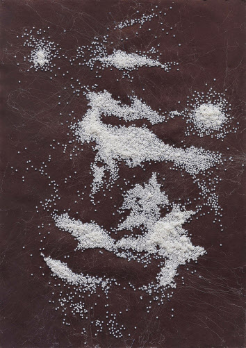 고산금, Memory Board 4, 2019, 4mm artificial pearl beads, adhesive, ballpoint pen on paper, 114X83cm, framed.[갤러리바톤 제공]