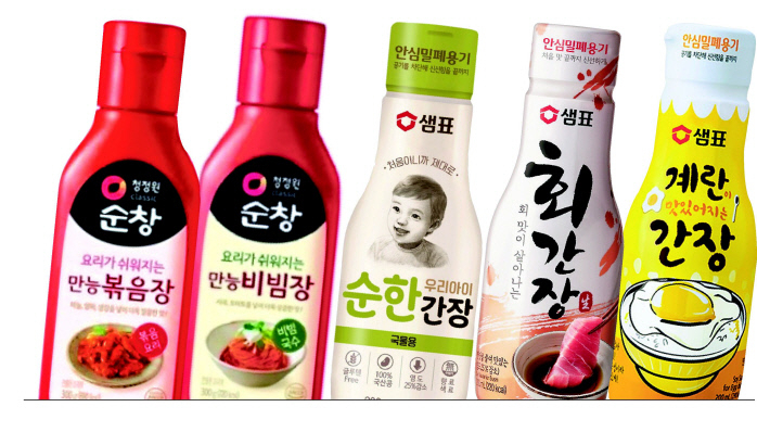 대상 청정원 요리가 쉬워지는 만능볶음장, 만능비빔장 2종과 샘표 용도형 간장 제품들. [대상·샘표 제공]