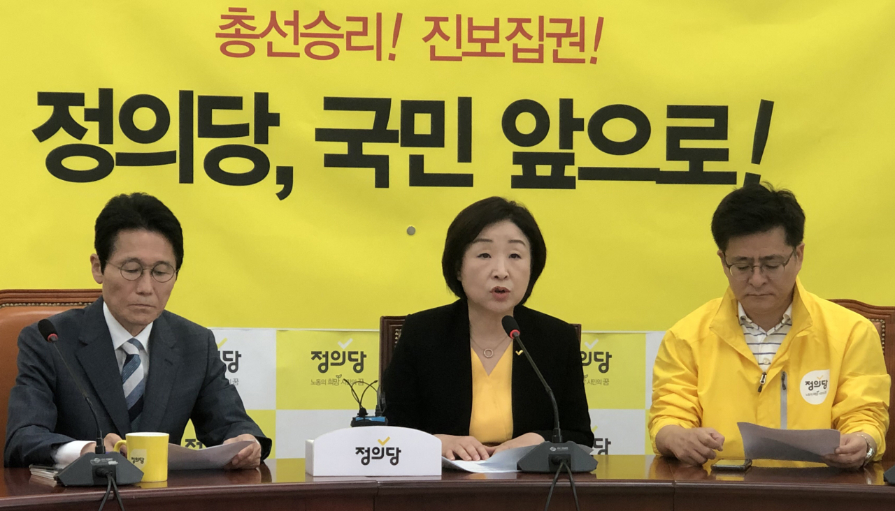 정의당 심상정 대표가 7일 국회에서 조국 법무부 장관 후보자 관련 기자간담회를 하고 있다. [연합]