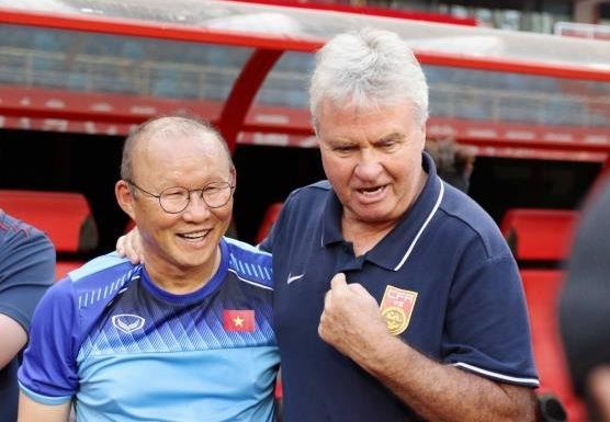 '쌀딩크' 박항서 감독, 히딩크 감독과 사제대결서 2-0 승리
사진은 지난 7일 경기장에서 조우한 박항서 감독(왼쪽)과 거스 히딩크 감독. (베트남축구협회 홈페이지 캡처. 재판매 및 DB 금지)