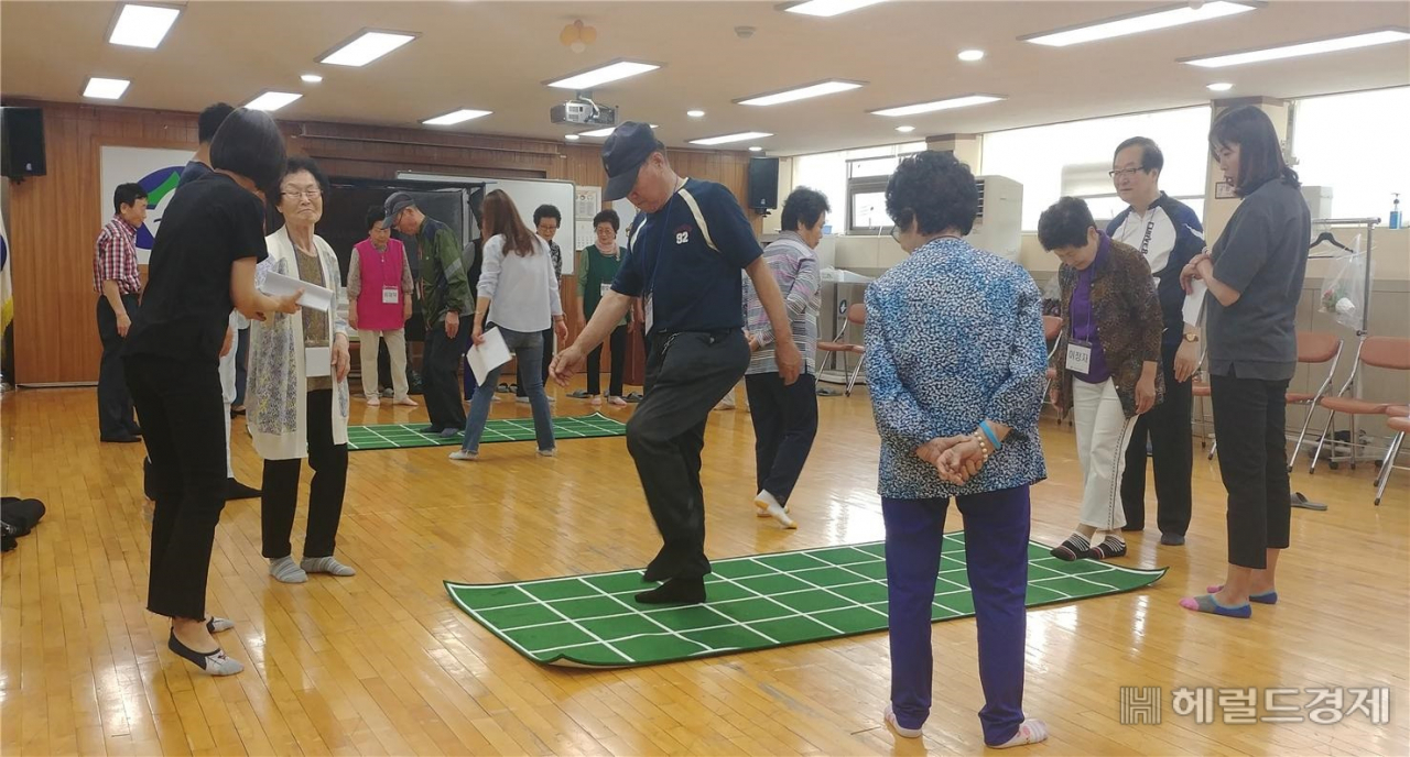 치매 낙상 예방 프로그램. [광진구 제공]