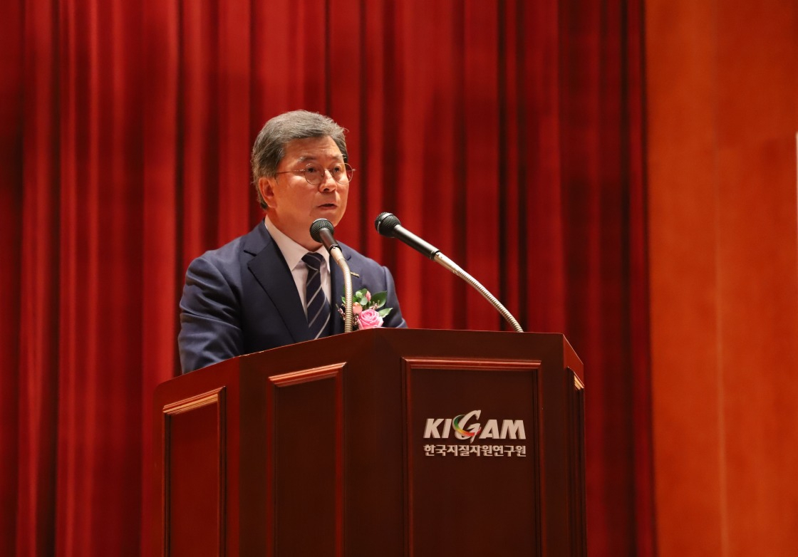 김복철 지질자원연 원장이 9일 열린 창립기념식에서 기념사를 하고 있다.[한국지질자원연구원 제공]