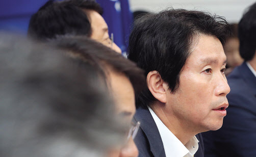 이인영 더불어민주당 원내대표가 10일 오전 국회에서 열린 원내대책회의에서 발언하고 있다. [연합]