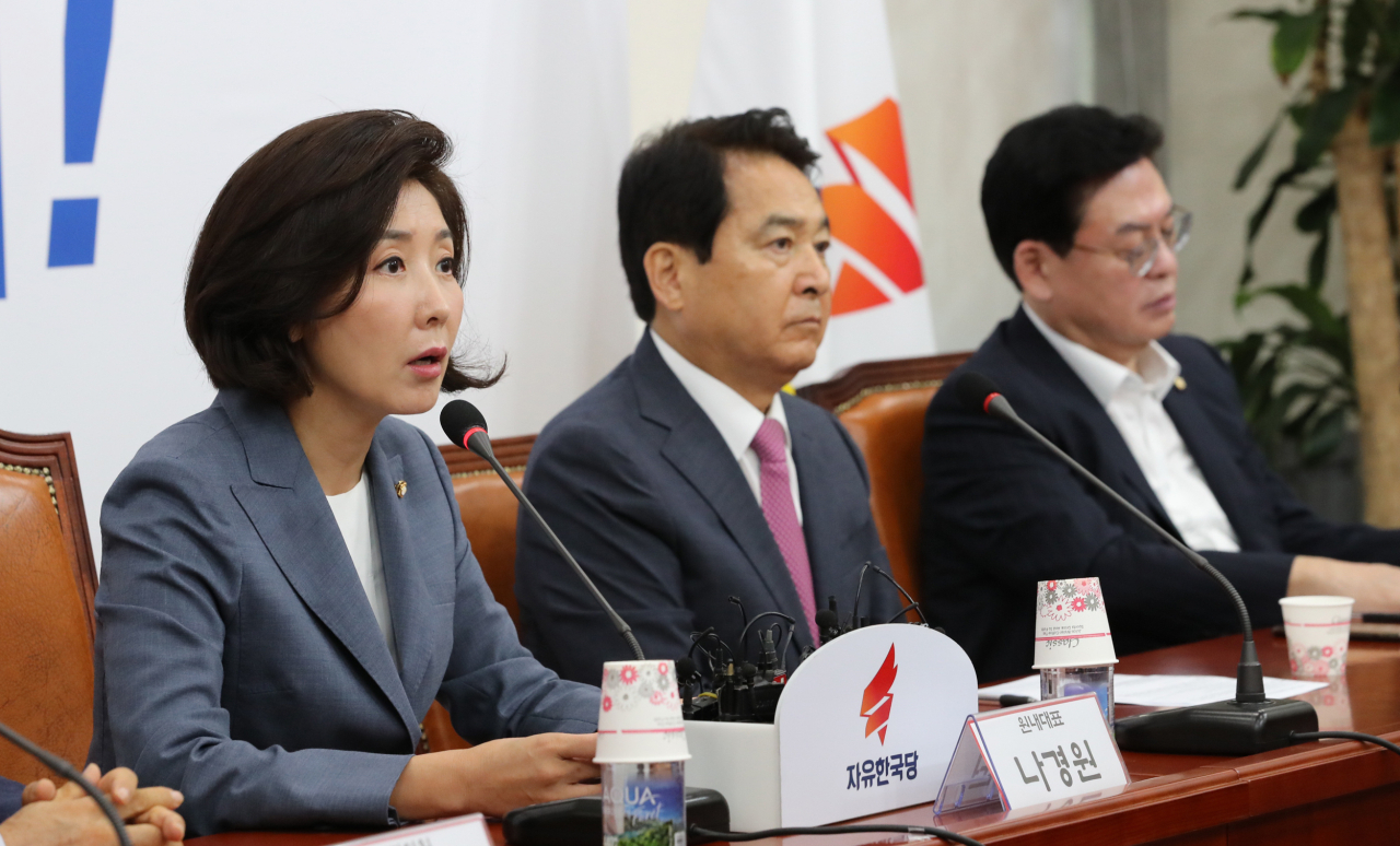자유한국당 나경원 원내대표가 11일 오전 국회에서 열린 원내대표·중진의원 회의에서 발언하고 있다. [연합]