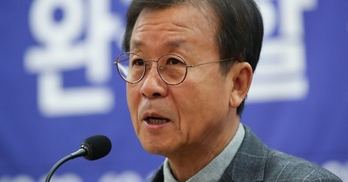 더불어민주당의 5선 중진인 원혜영 의원이 내년 총선 불출마를 검토 중인 것으로 알려졌다. [연합]
