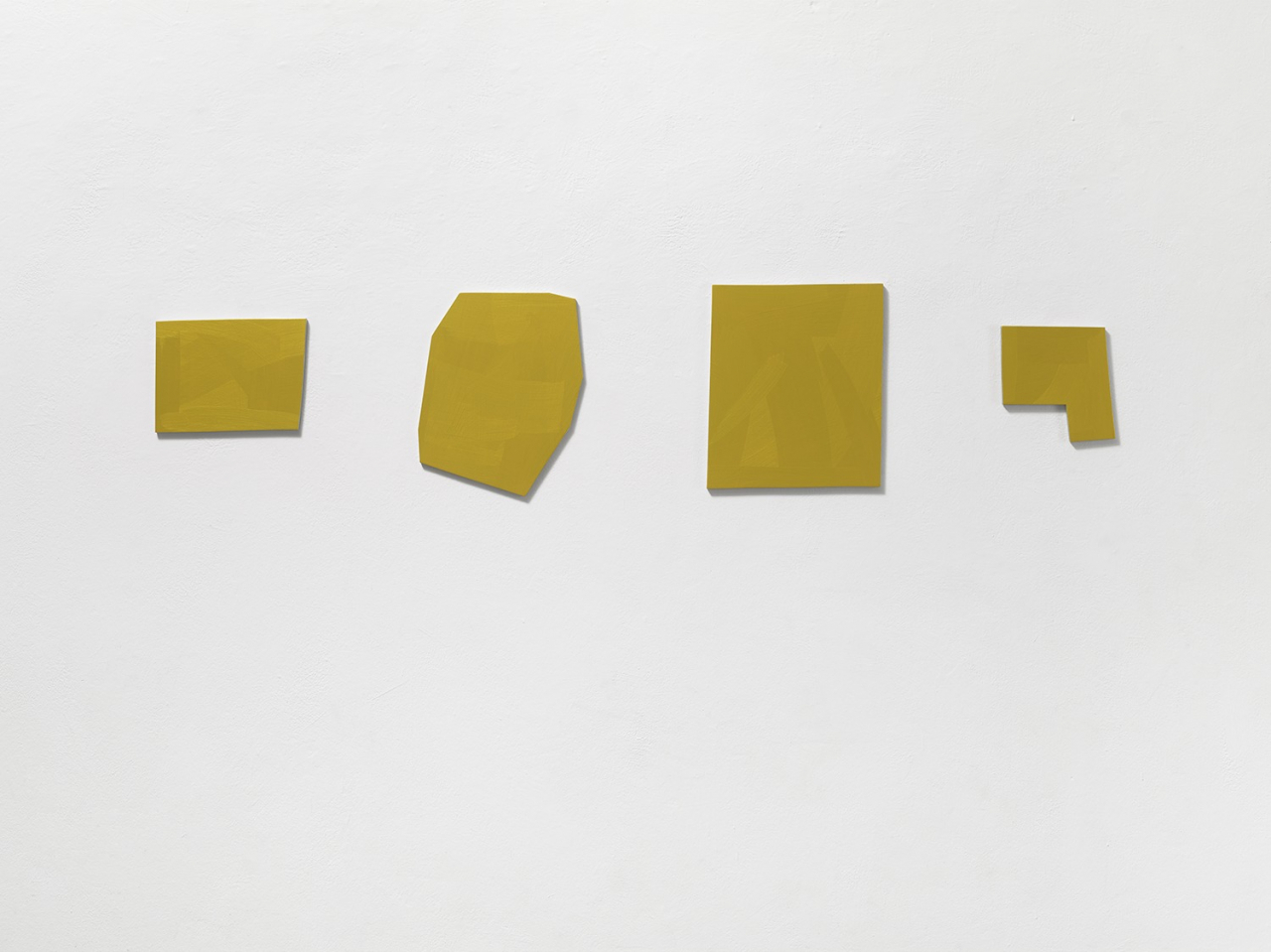 Imi Knoebel, Element M.1, 2017, Acrylic, aluminum, 35x155x1cm [사진제공=리안갤러리]