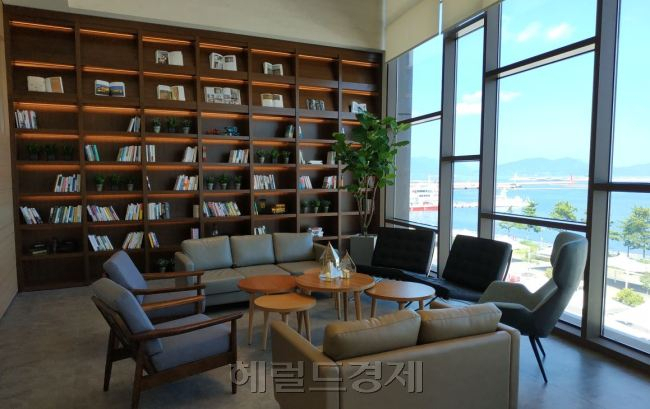 여수에 위치한 한 호텔 라운지 전경. [헤럴드경제DB]
