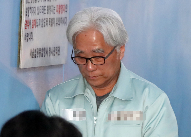 여성 극단원과 여배우를 상습 성추행한 혐의로 기소돼 징역 7년 형이 확정된 전 연희거리단패 예술감독 이윤택(67) 씨.[연합뉴스]