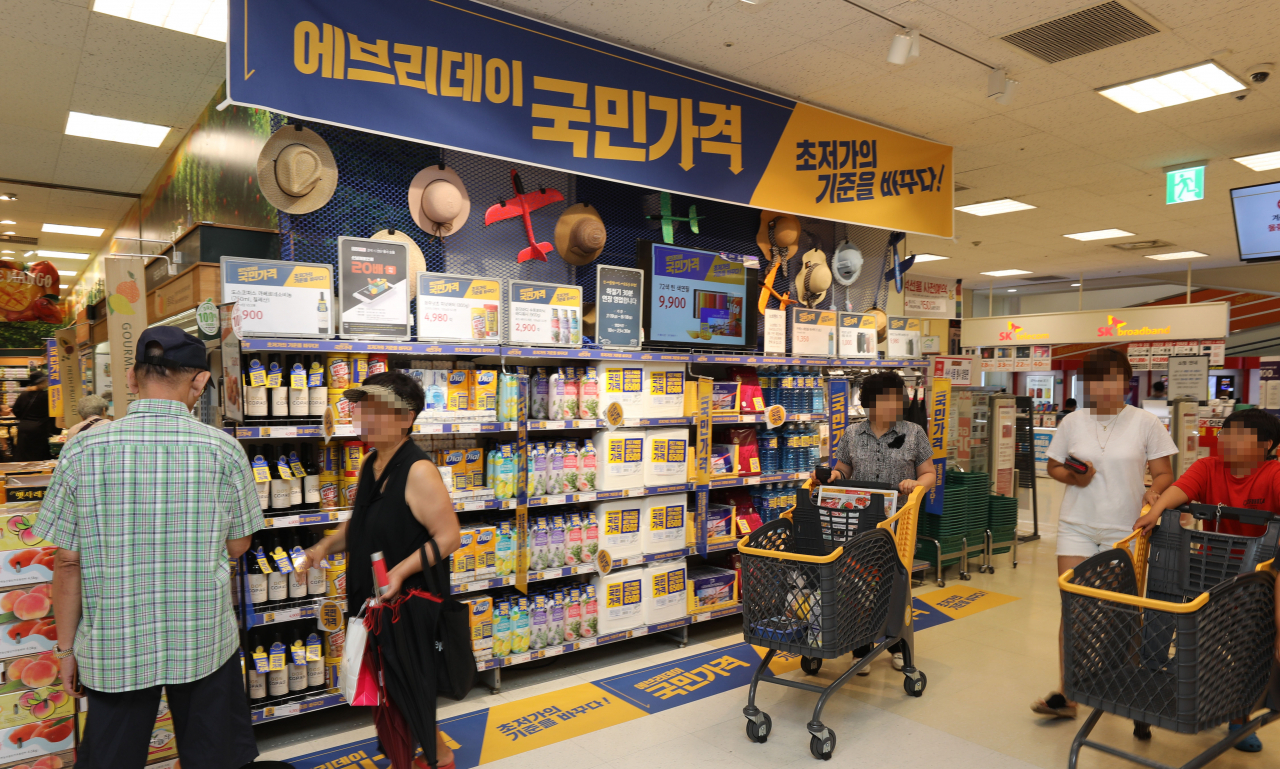 이마트가 지난 달 1일부터 초저가를 지향하는 '에브리데이 국민가격'을 진행하고 있다. [사진제공=이마트]