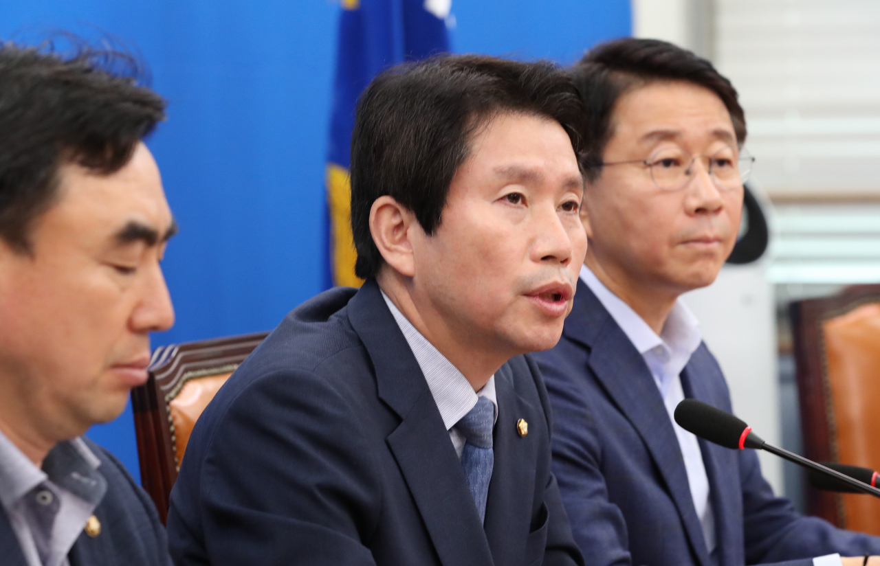 더불어민주당 이인영 원내대표가 15일 국회에서 열린 기자간담회에서 발언하고 있다. [연합뉴스 제공]