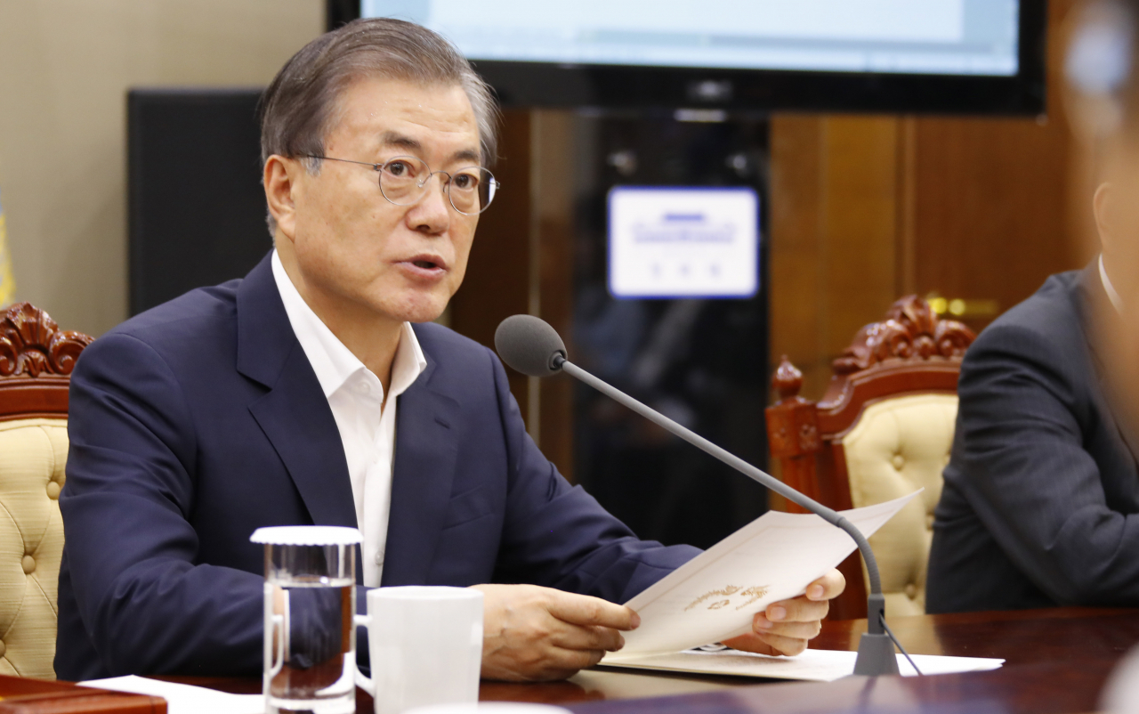 문재인 대통령이 16일 오후 청와대에서 열린 수석·보좌관회의에서 발언하고 있다. [연합]