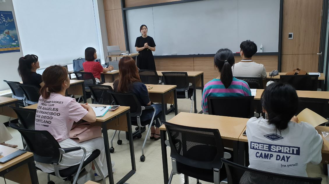 해외취업을 위해 글로벌 인재양성 아카데미에 참가중인 청년들. [마포구 제공]