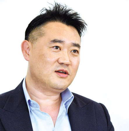 김웅 홈플러스 상품부문장(전무)이 헤럴드경제와 인터뷰를 하고 있다.  [홈플러스 제공]