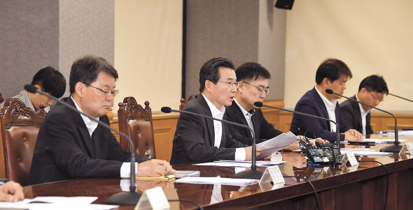 김용범 기획재정부 1차관이 17일 오전 서울 중구 은행회관에서 열린 확대 거시경제 금융회의에서 발언하고 있다. [기획재정부 제공]