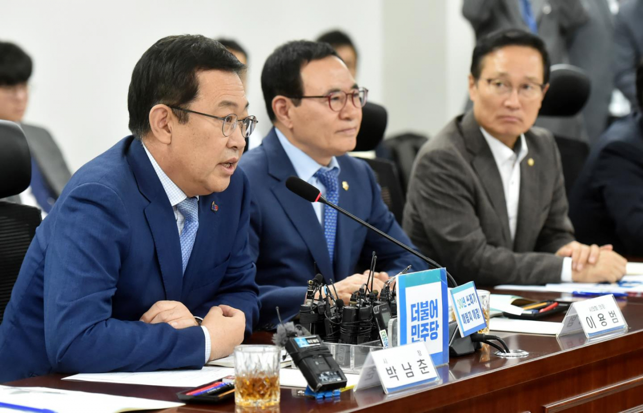 박남춘 인천광역시장이 17일 국회에서 열린 인천광역시-더불어민주당 예산정책협의회에서 내년도 국비 확보 지원에 대해 설명하고 있다.〈인천광역시 사진제공〉