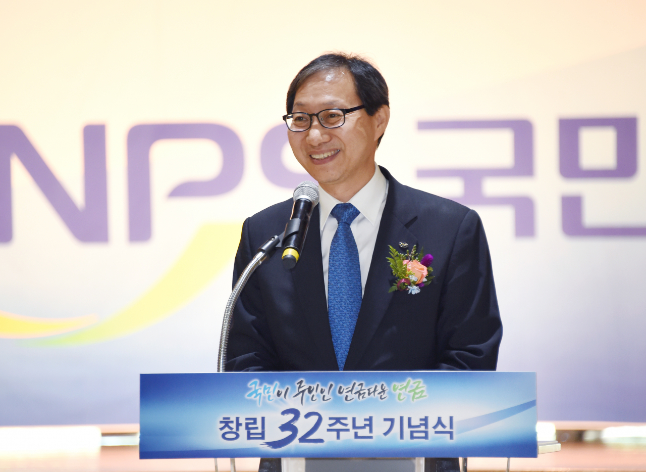 김성주 이사장이 전북 전주시 덕진구 본부 사옥에서 17일 열린 국민연금공단 창립 32주년 기념식에서 기념사를 하고 있다. [국민연금공단 제공]