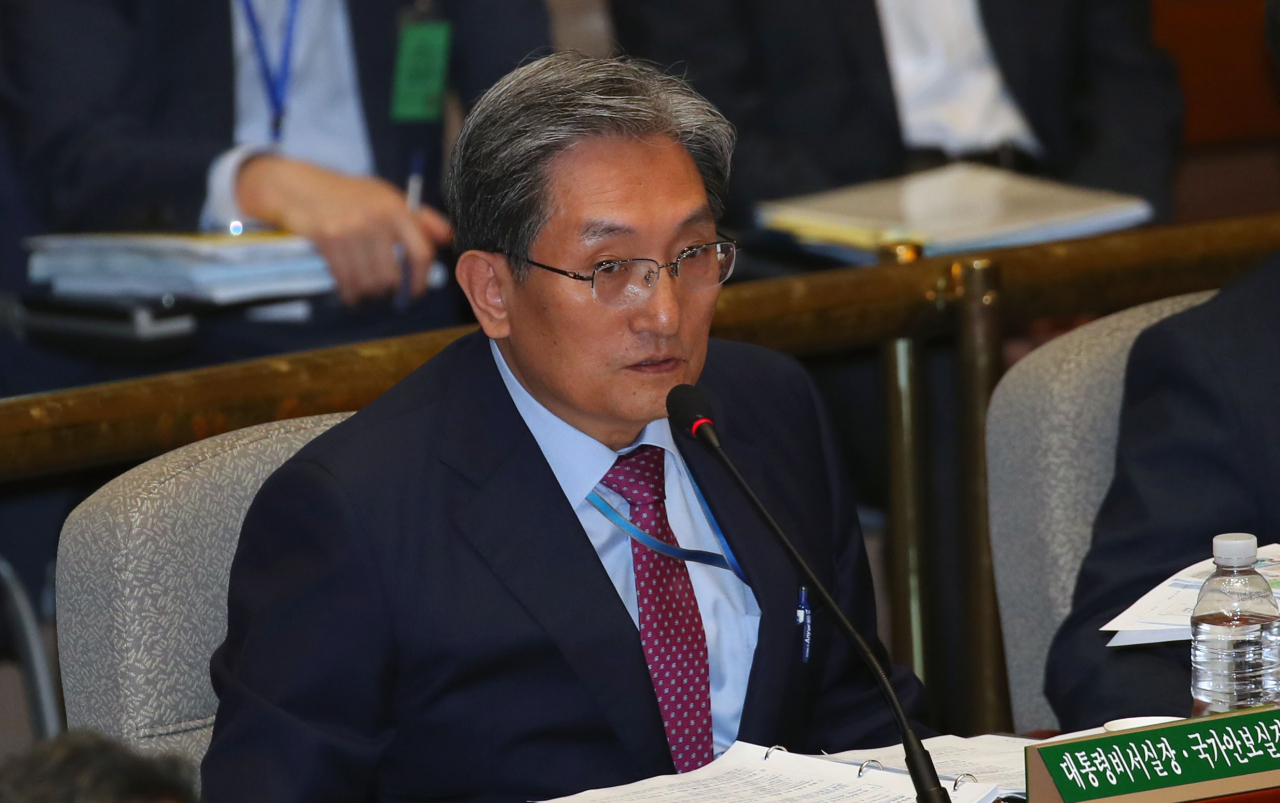 노영민 대통령 비서실장이 지난달 26일 국회에서 열린 국회 예산결산특별위원회 전체 회의에서 의원들의 질문에 답하고 있다. [연합]