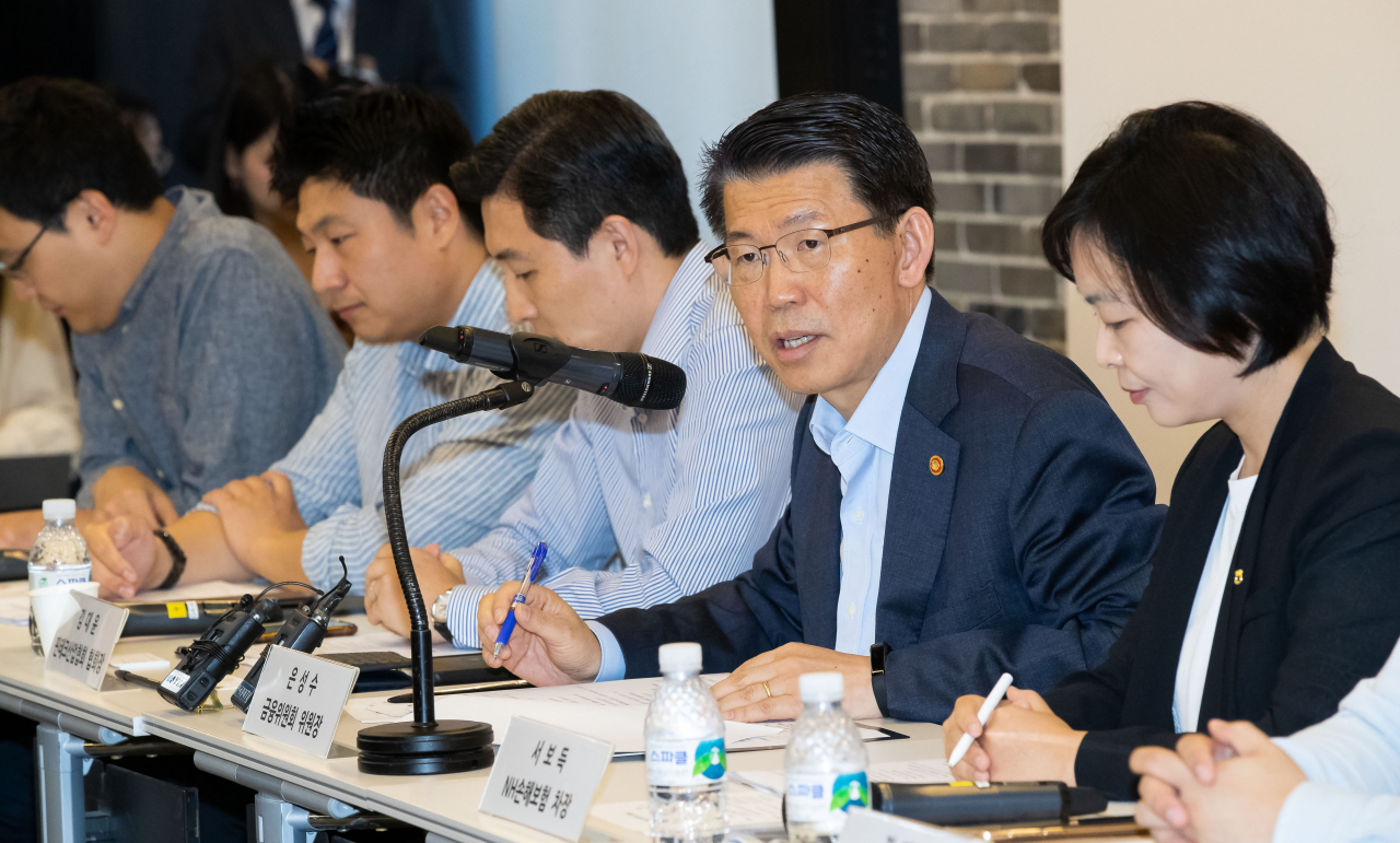 은성수 금융위원장이 18일 서울 강남구 디캠프에서 열린 핀테크 스케일업 현장간담회에서 모두발언을 하고 있다. [금융위 제공]