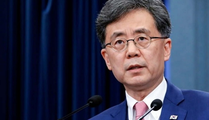 강경화 외교부 장관과 갈등설을 부른 청와대 김현종 국가안보실 2차장이 18일 자신의 트위터를 통해 ‘자기반성’의 글을 올려 눈길을 끌고 있다. [연합]