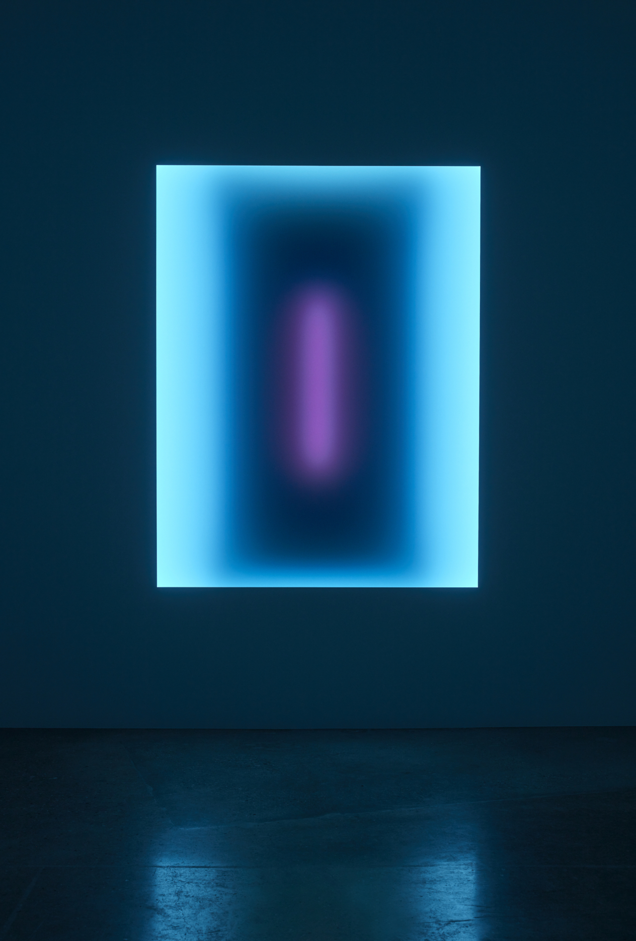 올해 최고 화제작이었던 페이스갤러리의 제임스 터렐 '아틀란티스' .James Turrell, Atlantis, Medium Rectangular Glass, 2019, L.E.D. light, etched glass and shallow space, 142.2 x 185.4 cm, Copyright James Turrell, [Photo = Flying Studio, LA]