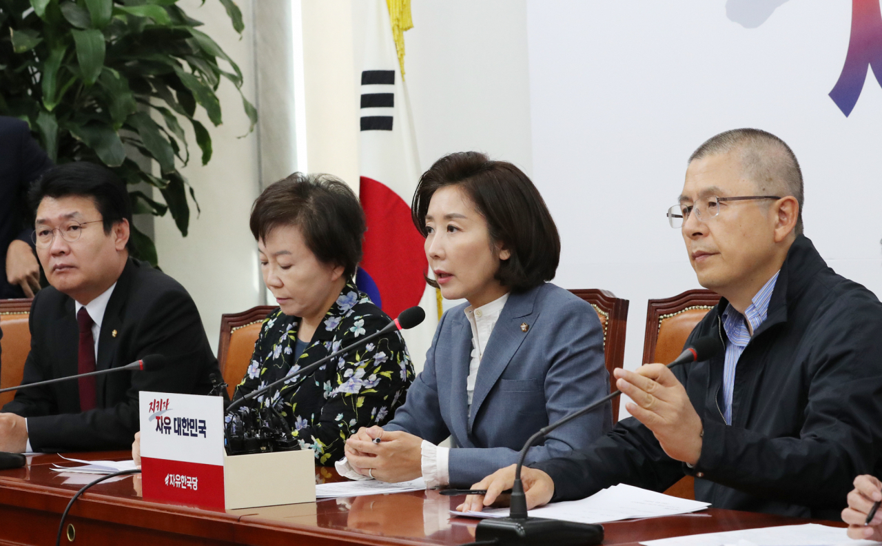 자유한국당 나경원 원내대표가 19일 오전 국회에서 열린 최고위원회의에서 발언하고 있다. 연합뉴스