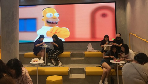SPC가 운영하는 배스킨라빈스 서현점에 설치된 art LED전광판. [키오스크코리아 제공]