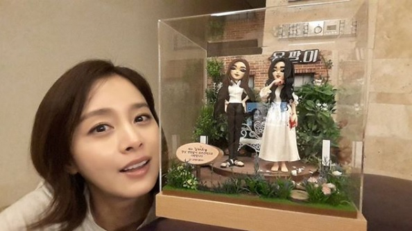 19일 오전 둘째 딸 출산 소식을 전한 톱스타 비와 김태희 부부. [김태희 인스타그램 캡처]