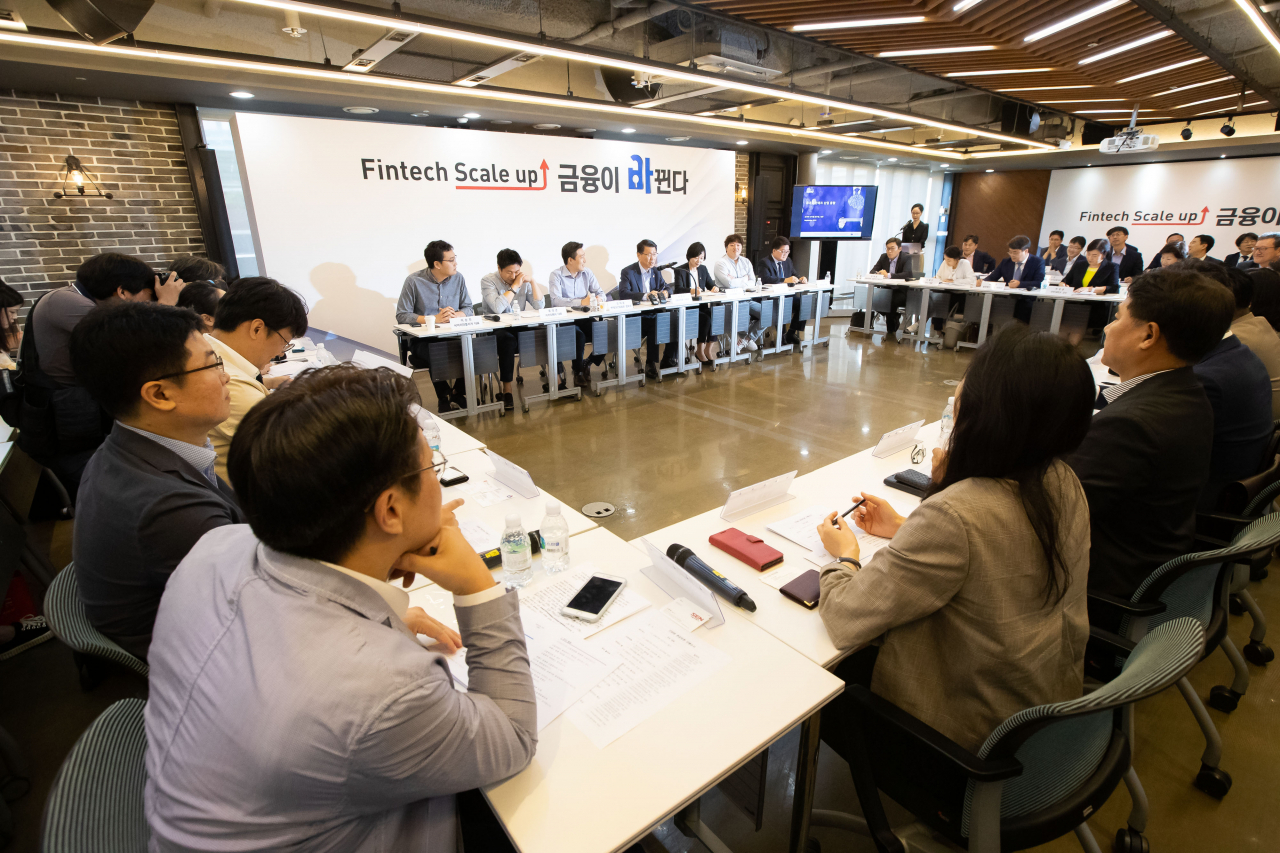 지난 18일 서울 강남구 디캠프에서 열린 ‘핀테크 스케일업 현장간담회’ [금융위원회 제공]