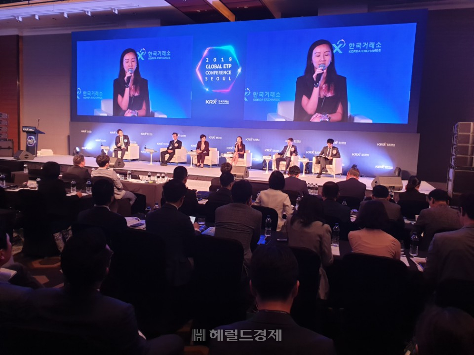 한국거래소는 20일 서울 여의도 콘래드호텔에서 '2019 글로벌 ETP 컨퍼런스 서울'을 개최했다. 아시아 각국의 ETP시장 현황에 대한 패널 토론에서 케리 네오 싱가포르거래소 ETF 상품개발 담당자가 말하고 있다. 김현일 기자/joze@heraldcorp.com