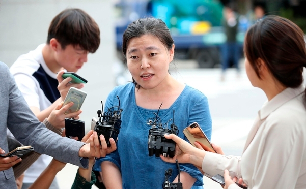 서울지방경찰청 지능범죄수사대 앞에 선 임은정 울산지검 부장검사. [연합뉴스[]